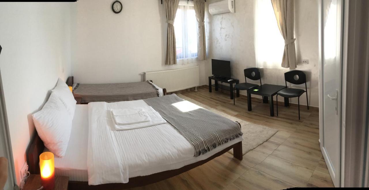 Fruska Gora Guesthouse Irig ภายนอก รูปภาพ